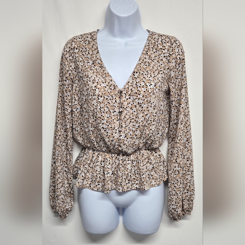 Sienna Sky S Long Sleeve Floral Top Elastic Waist & Sleeve Ends Partial Button